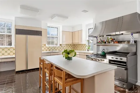 10 Lands End Road Locust Valley NY 11560