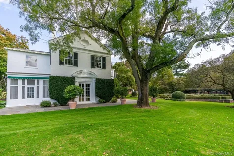 10 Lands End Road Locust Valley NY 11560