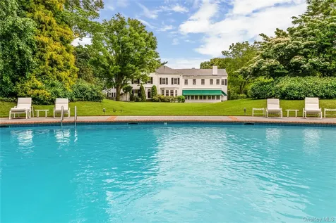 10 Lands End Road Locust Valley NY 11560
