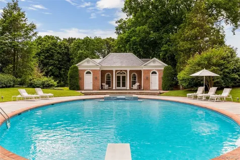 10 Lands End Road Locust Valley NY 11560