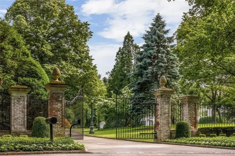 10 Lands End Road Locust Valley NY 11560