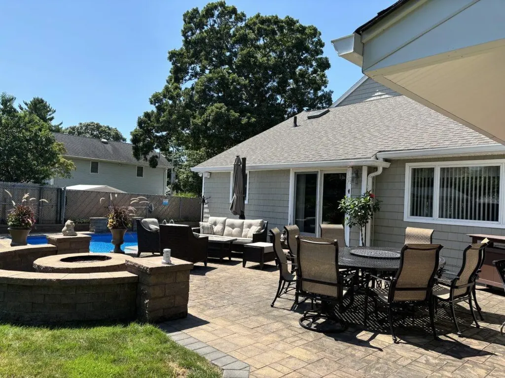 103 Dale Drive Oakdale NY 11769