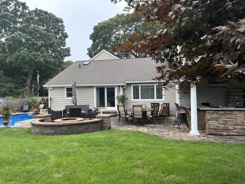103 Dale Drive Oakdale NY 11769