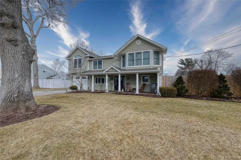103 Dale Drive Oakdale NY 11769