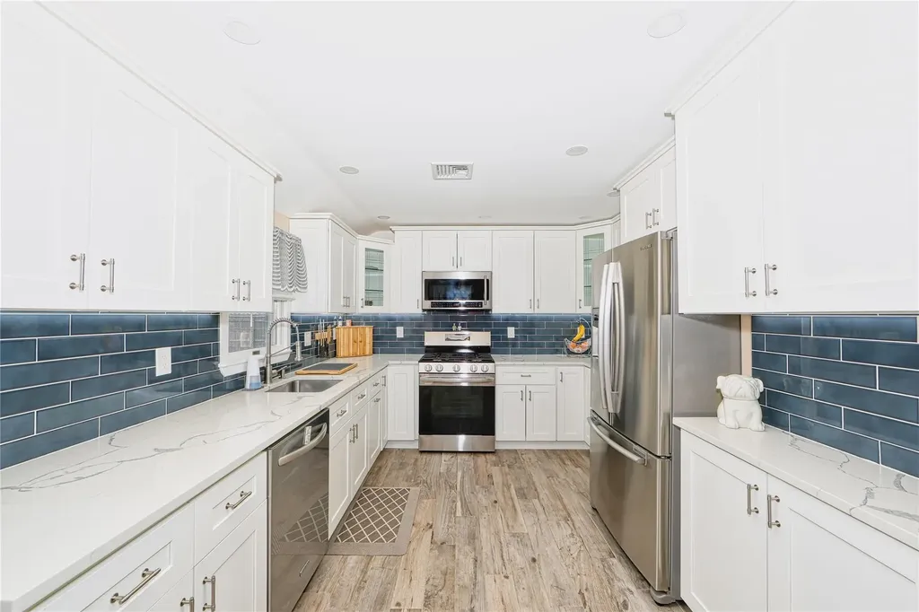 103 Dale Drive Oakdale NY 11769