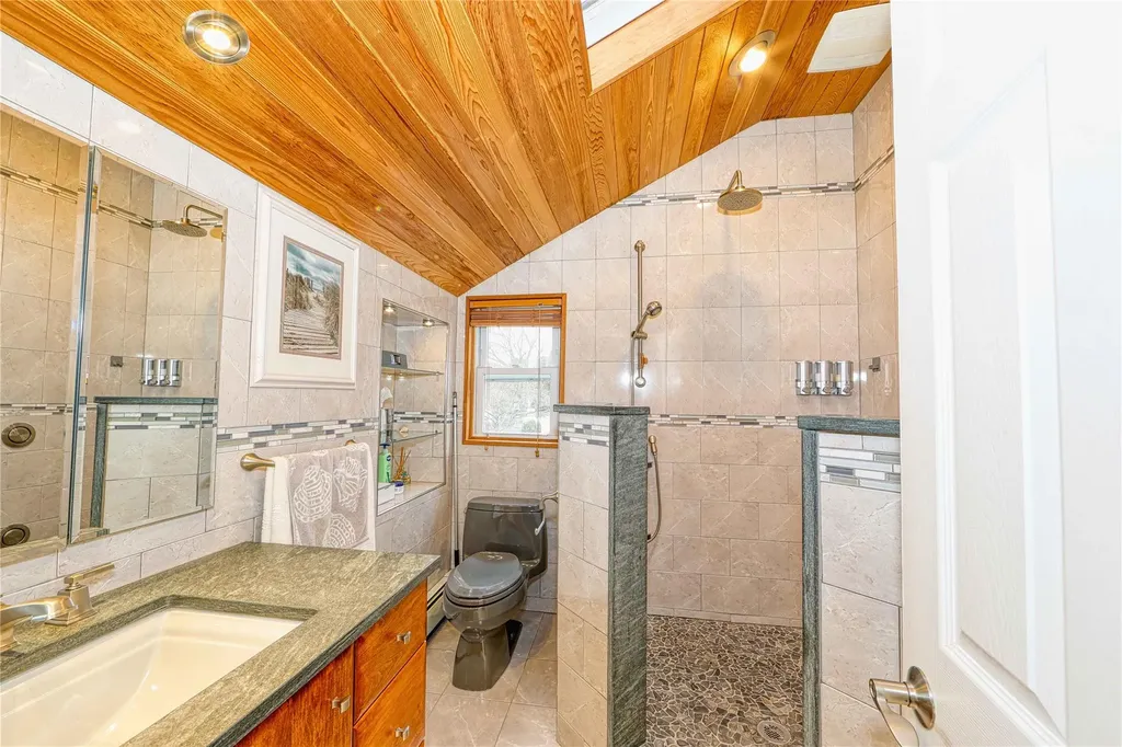 103 Dale Drive Oakdale NY 11769