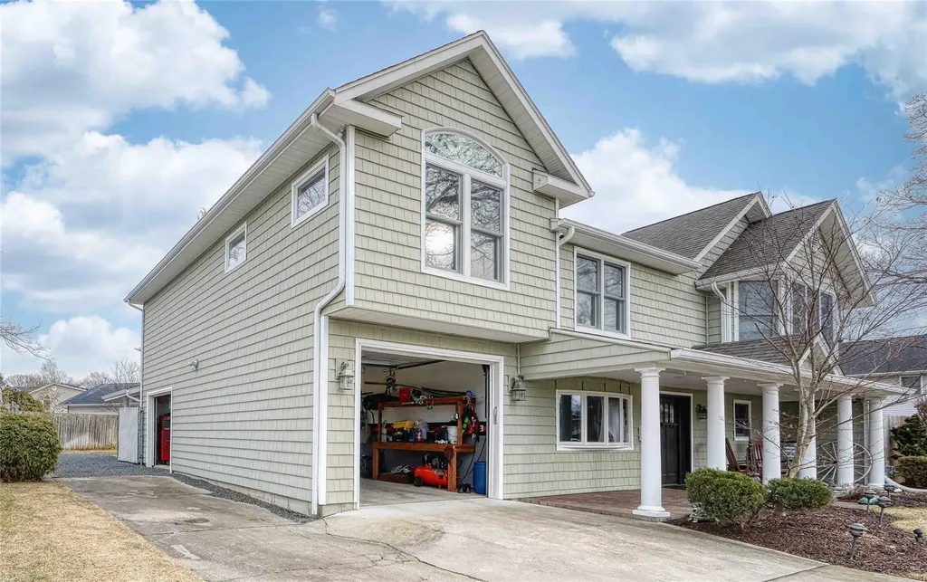 103 Dale Drive Oakdale NY 11769