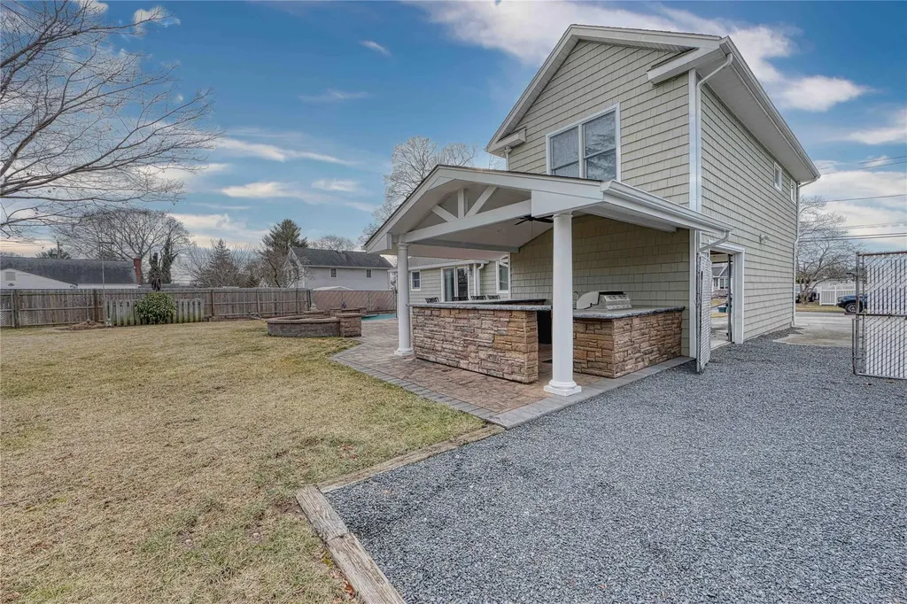 103 Dale Drive Oakdale NY 11769