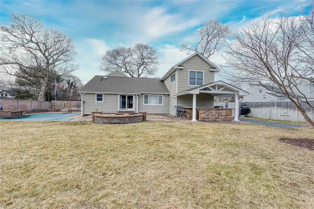 103 Dale Drive Oakdale NY 11769