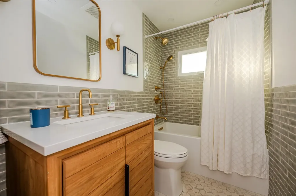 367 Mildred Street Oceanside NY 11572