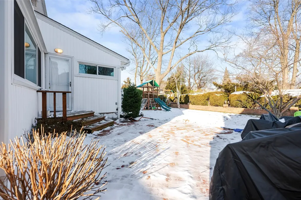 367 Mildred Street Oceanside NY 11572