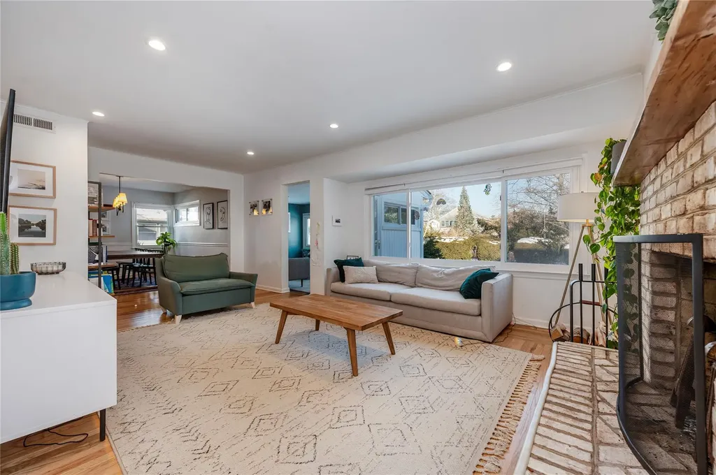 367 Mildred Street Oceanside NY 11572
