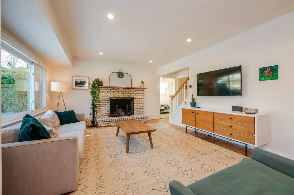 367 Mildred Street Oceanside NY 11572