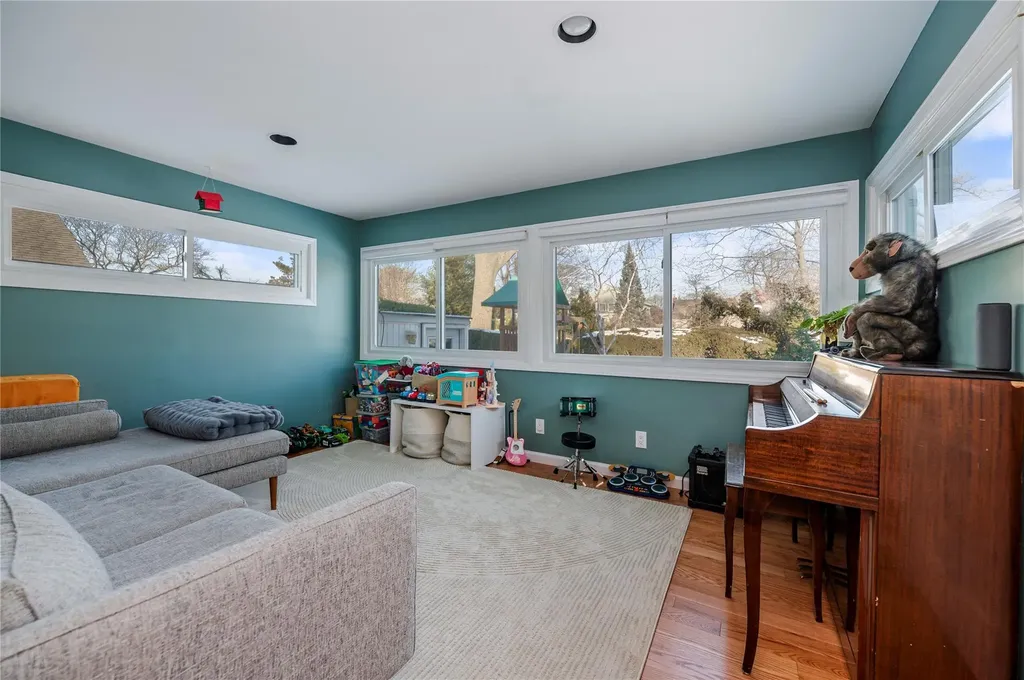 367 Mildred Street Oceanside NY 11572