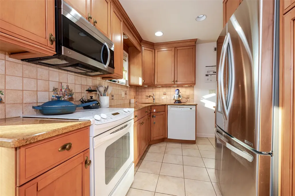 367 Mildred Street Oceanside NY 11572