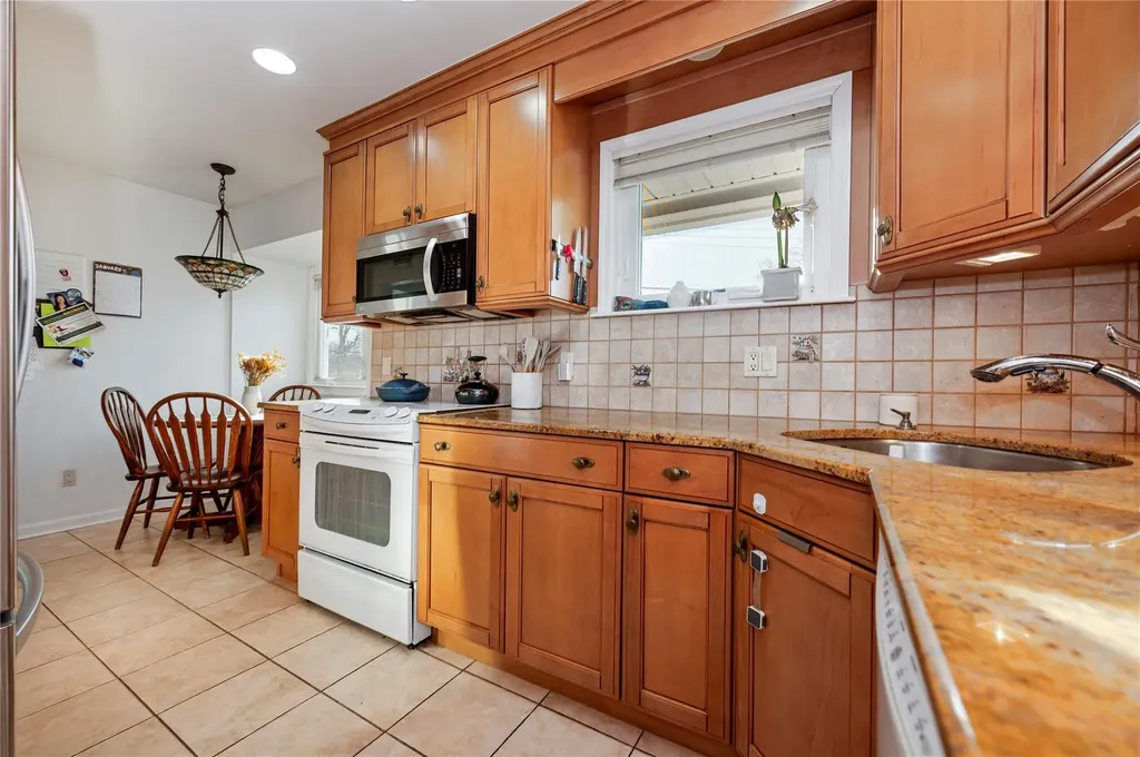 367 Mildred Street Oceanside NY 11572