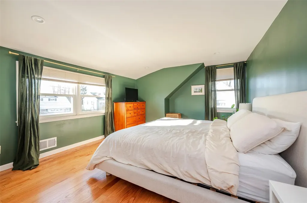 367 Mildred Street Oceanside NY 11572