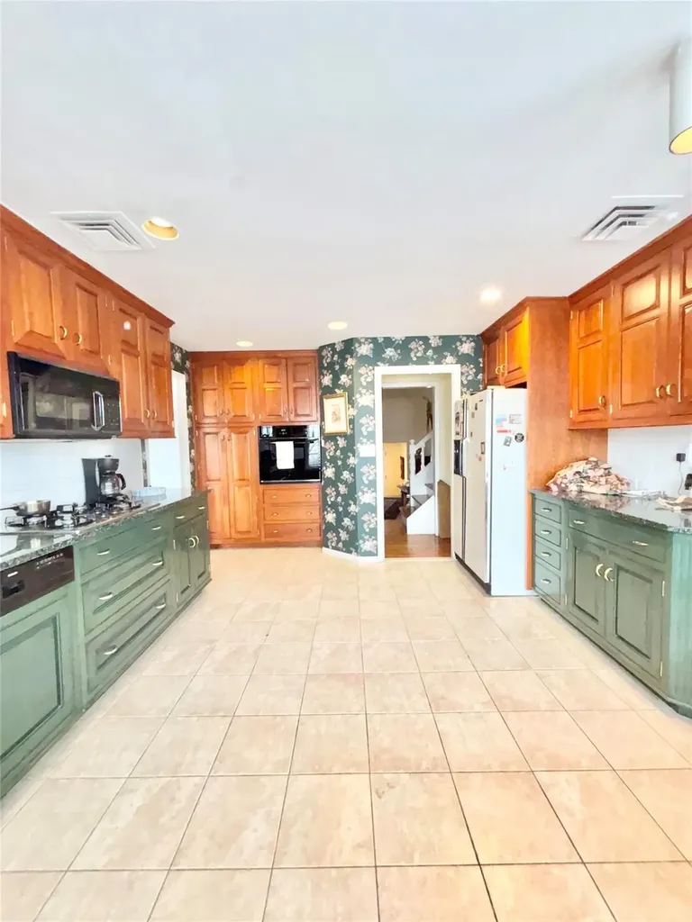 94 Lawrence Avenue Lawrence NY 11559