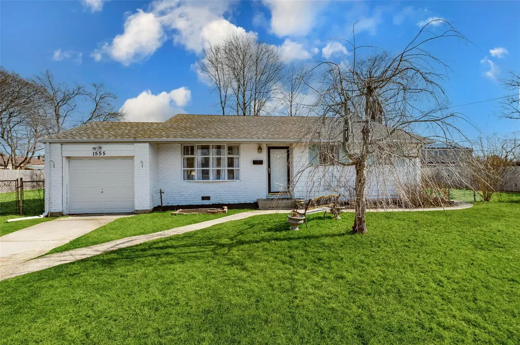 1555 Potter Boulevard Bay Shore NY 11706