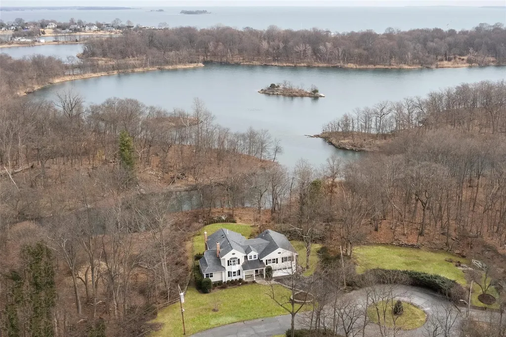17 Hook Road Rye NY 10580