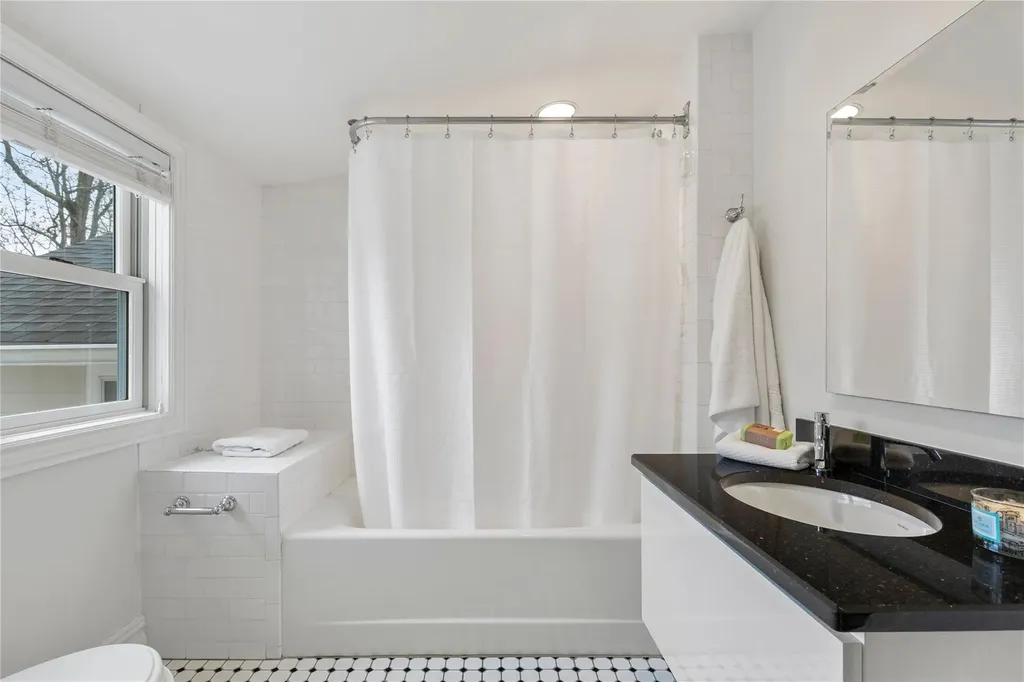 17 Hook Road Rye NY 10580