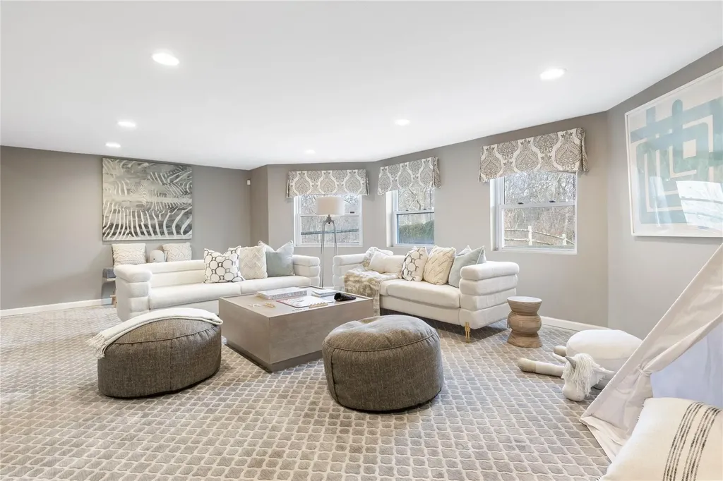 17 Hook Road Rye NY 10580