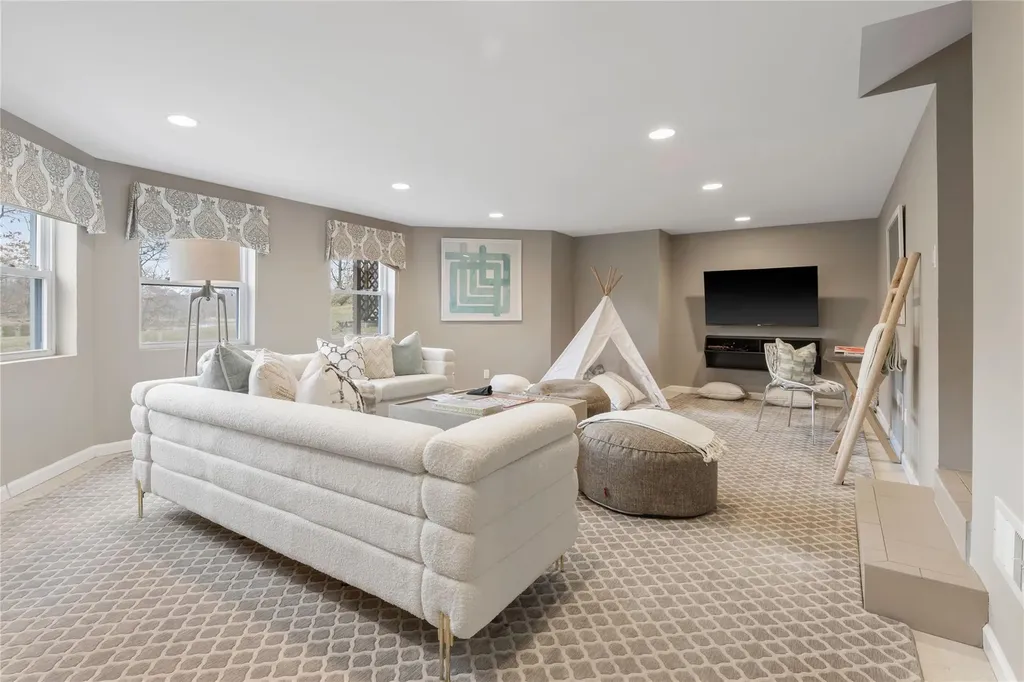 17 Hook Road Rye NY 10580