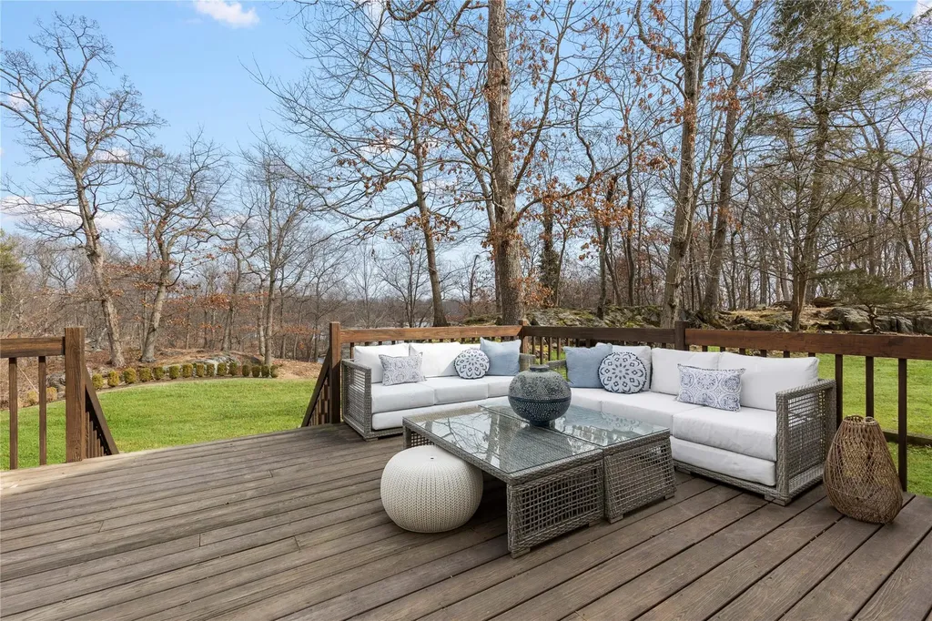 17 Hook Road Rye NY 10580