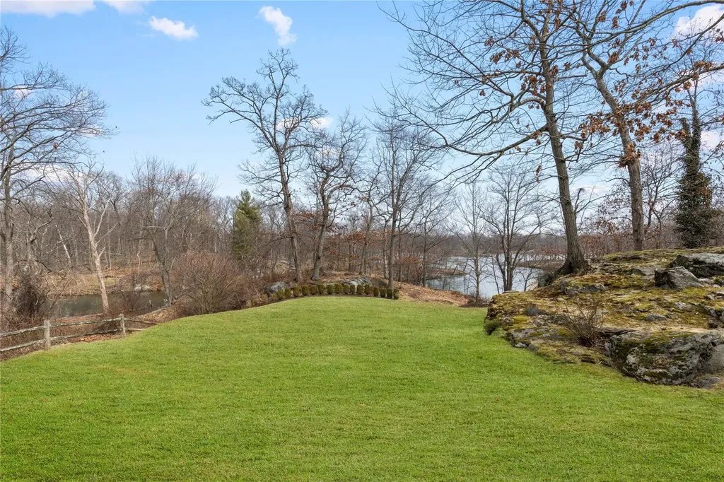 17 Hook Road Rye NY 10580