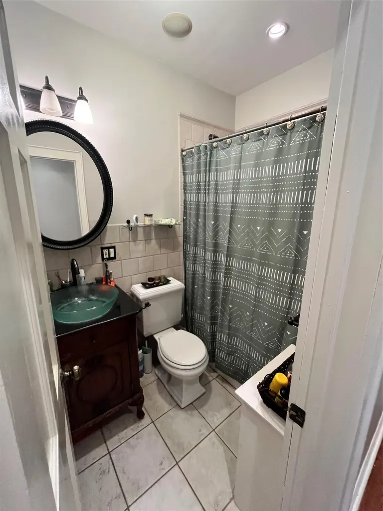 7807 74th Street Glendale NY 11385