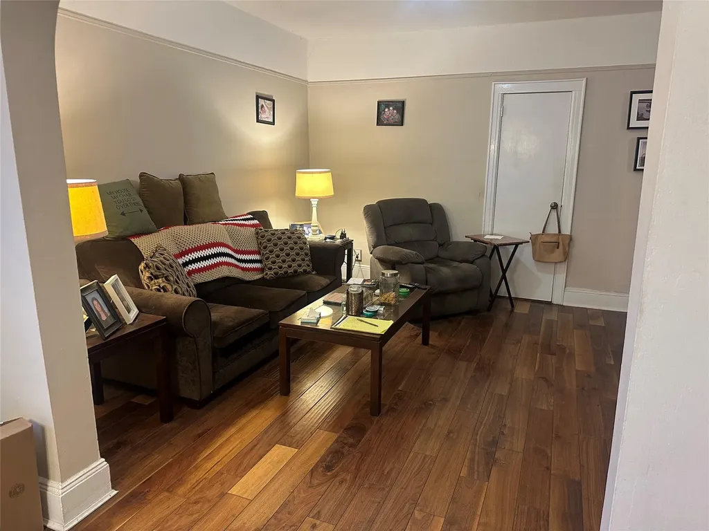 7807 74th Street Glendale NY 11385