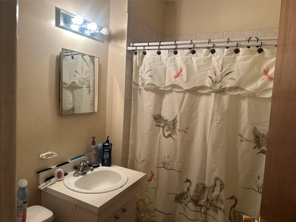 7807 74th Street Glendale NY 11385