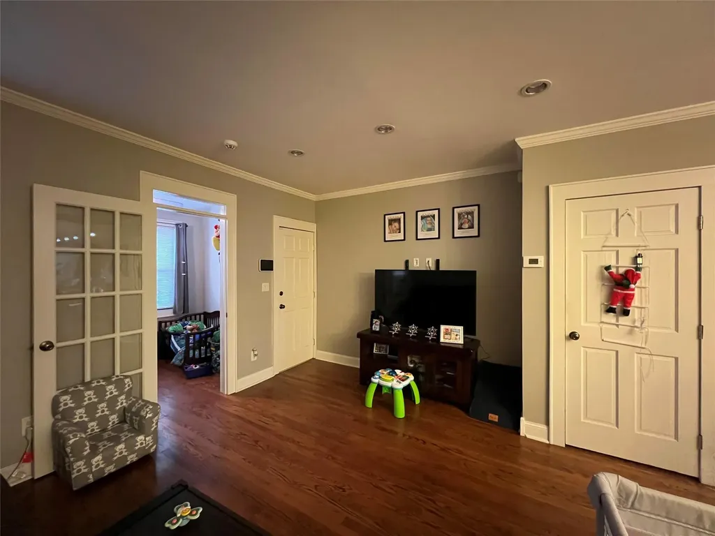 7807 74th Street Glendale NY 11385