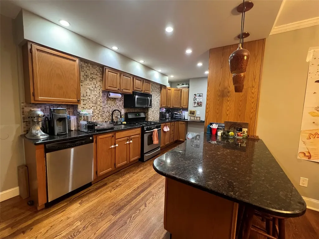 7807 74th Street Glendale NY 11385