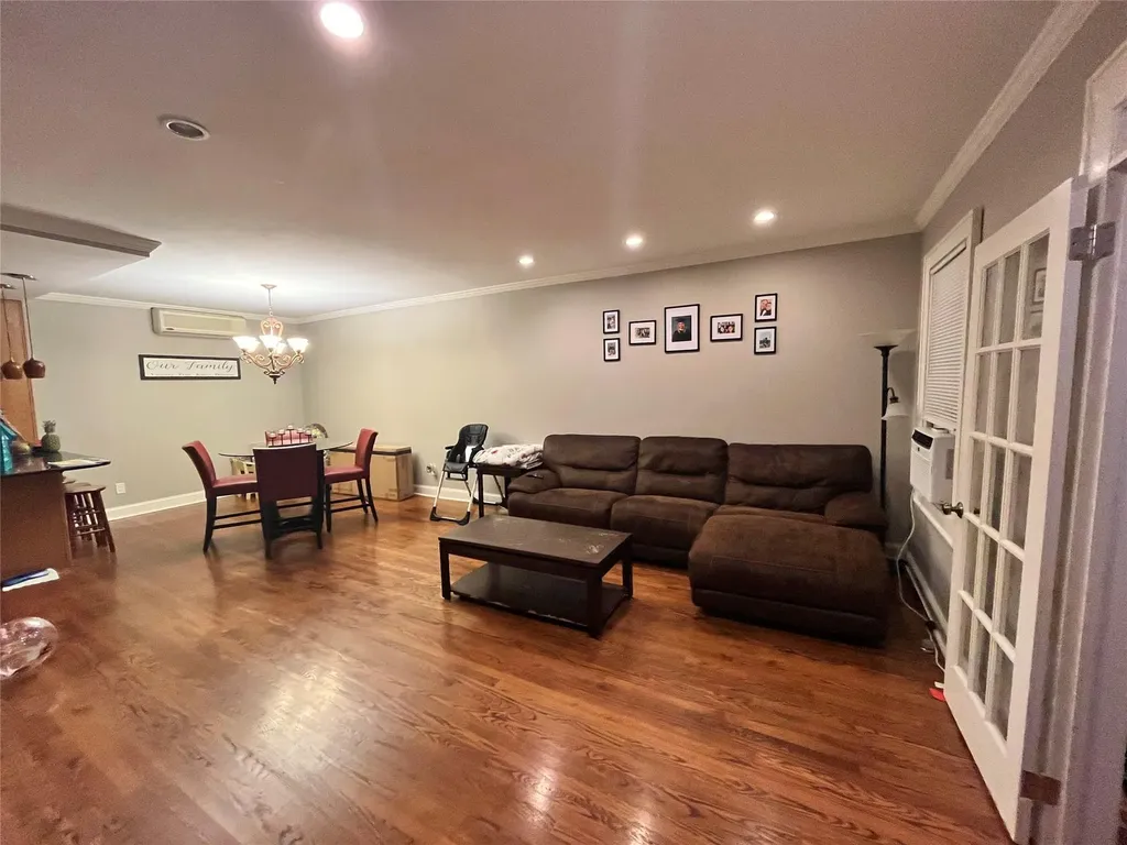 7807 74th Street Glendale NY 11385