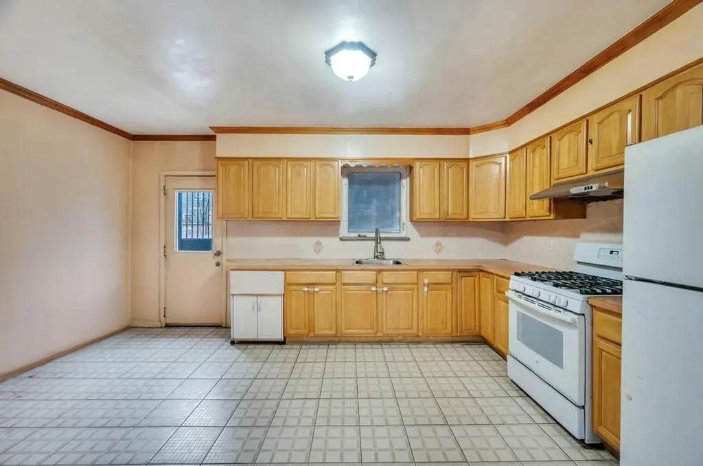 216 E 9th Street Brooklyn NY 11218