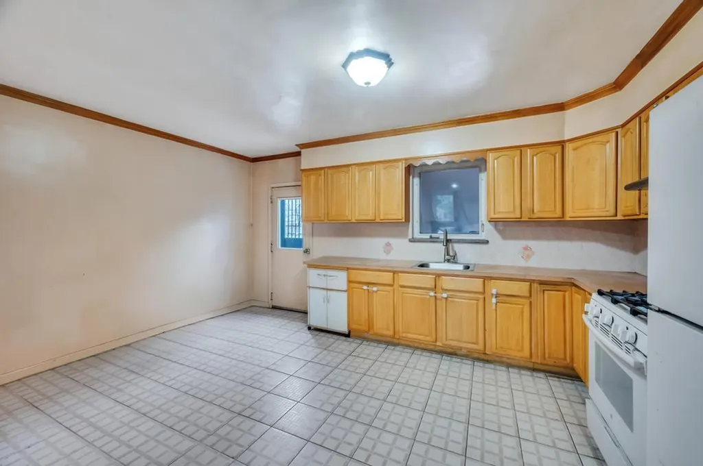 216 E 9th Street Brooklyn NY 11218