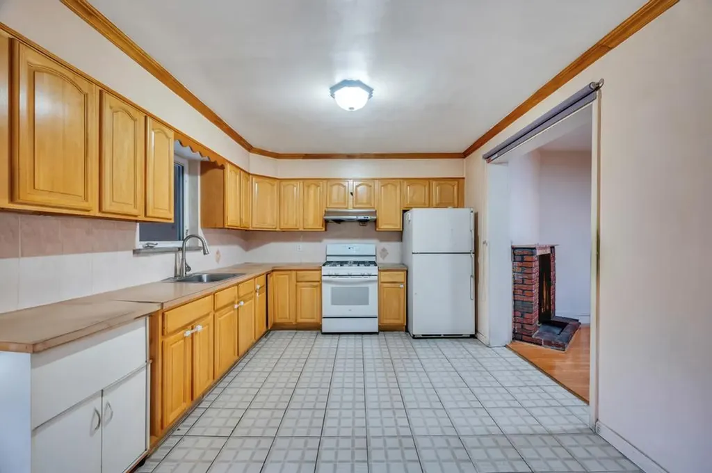 216 E 9th Street Brooklyn NY 11218