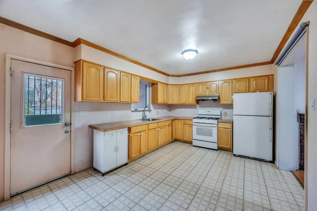 216 E 9th Street Brooklyn NY 11218
