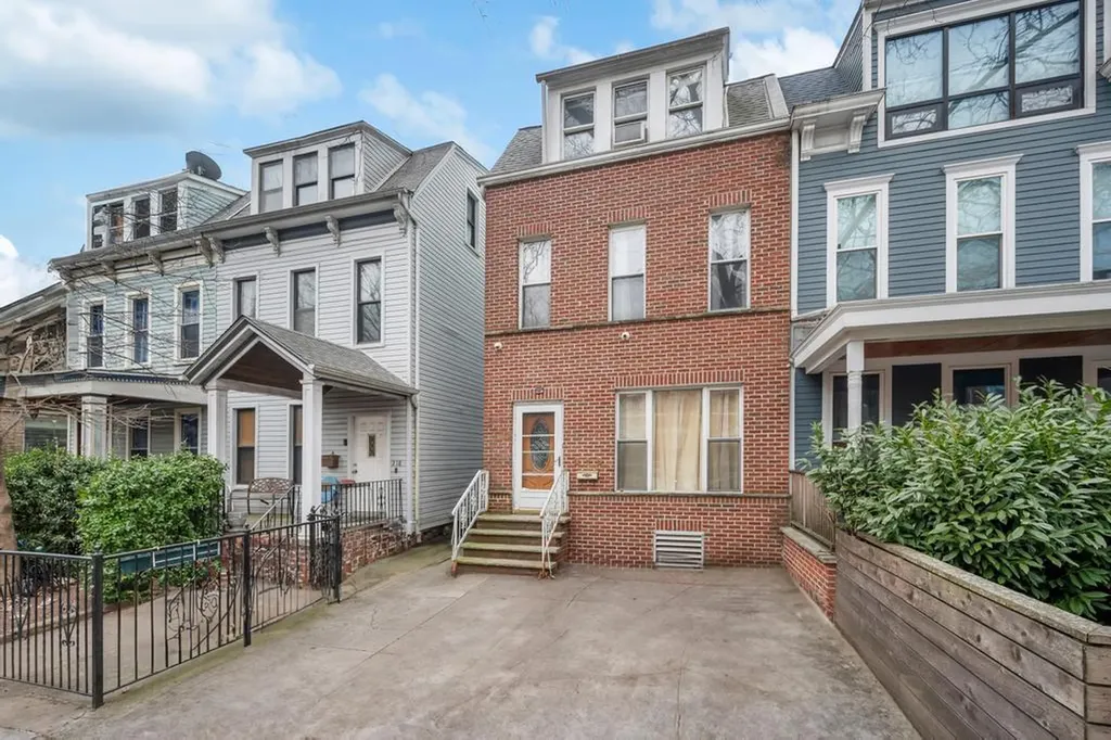 216 E 9th Street Brooklyn NY 11218
