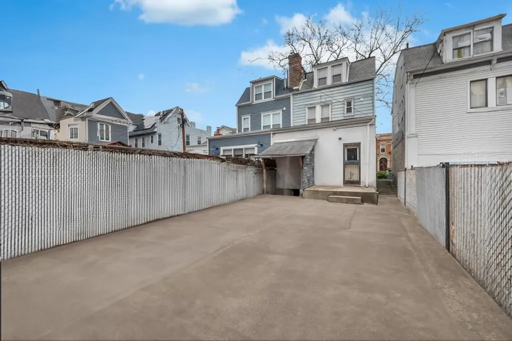 216 E 9th Street Brooklyn NY 11218