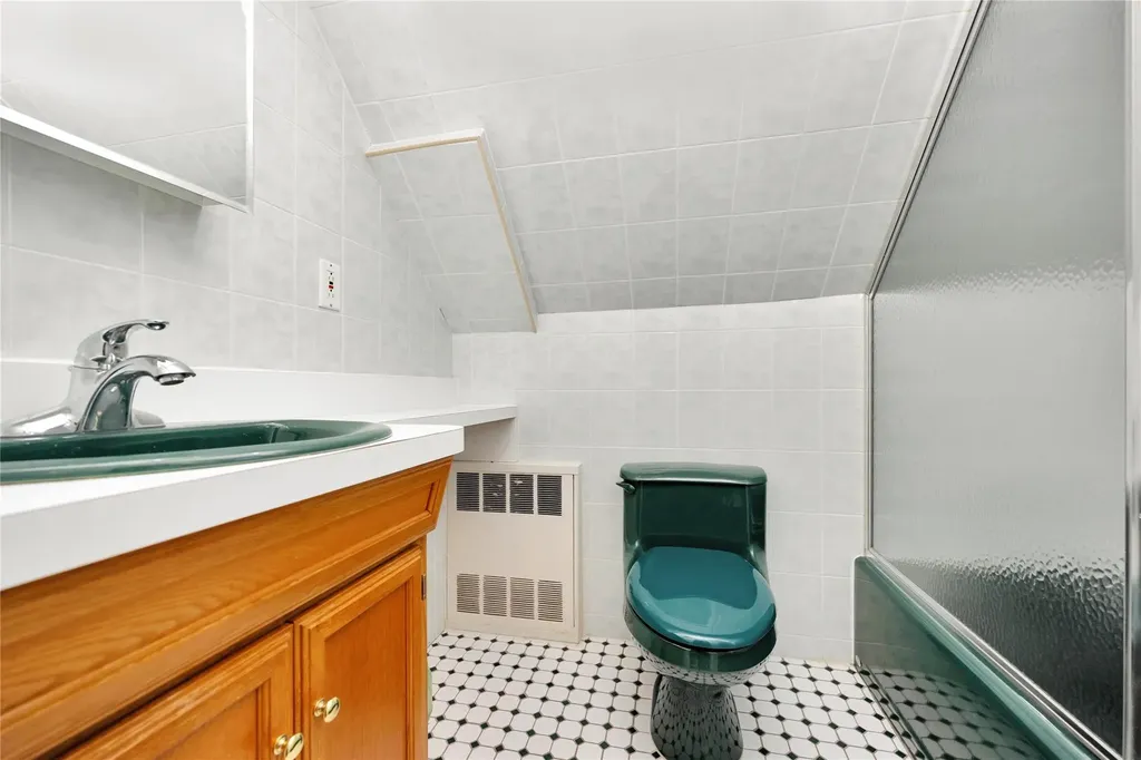 7564 184th Street Fresh Meadows NY 11366