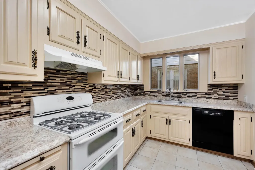 7564 184th Street Fresh Meadows NY 11366