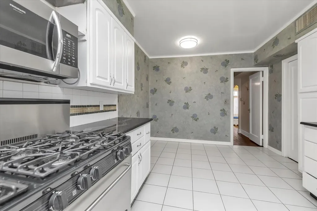 57 Somerset Drive S Great Neck NY 11020