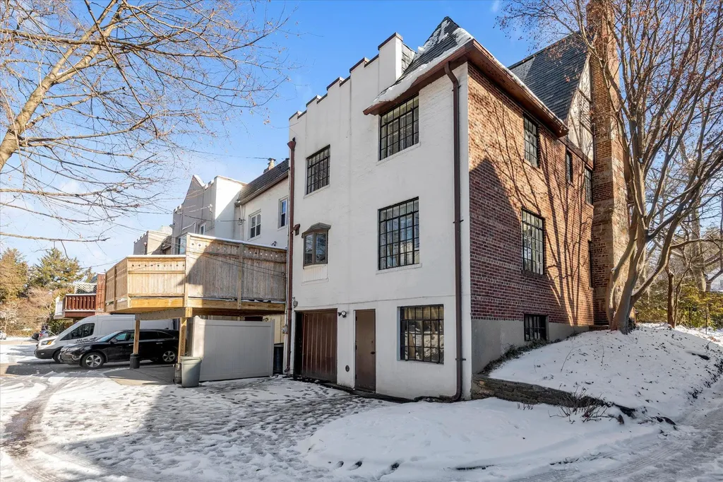 57 Somerset Drive S Great Neck NY 11020