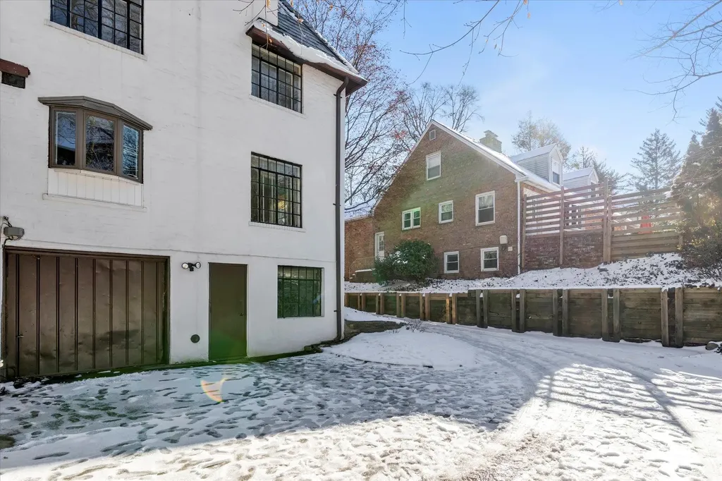 57 Somerset Drive S Great Neck NY 11020