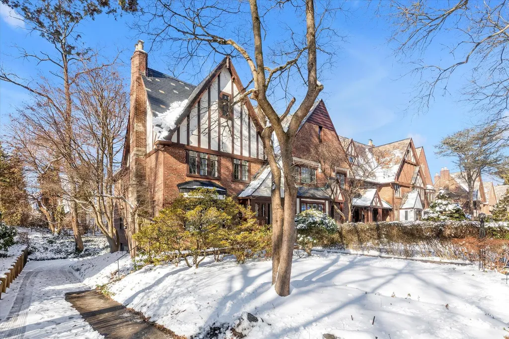 57 Somerset Drive S Great Neck NY 11020