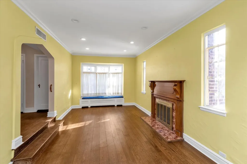 57 Somerset Drive S Great Neck NY 11020