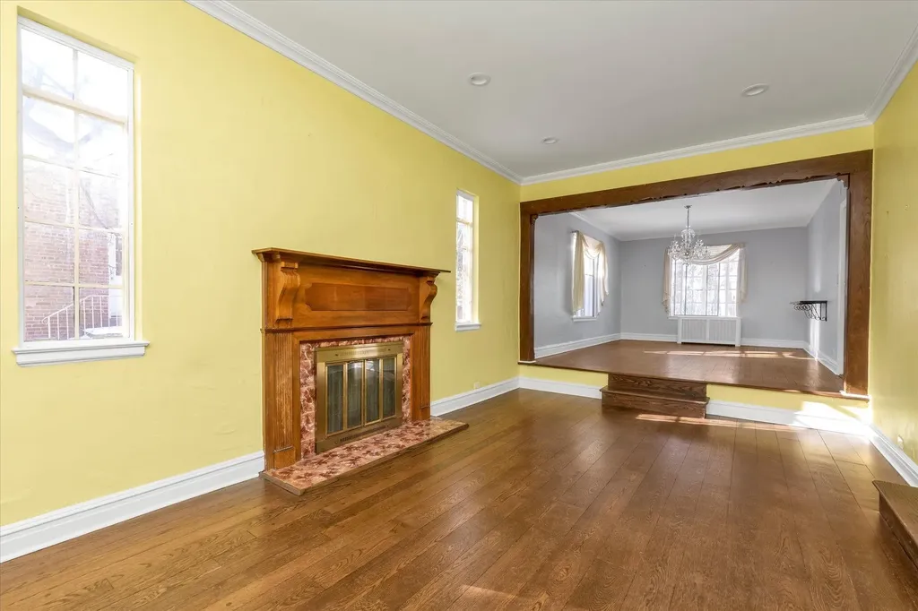 57 Somerset Drive S Great Neck NY 11020