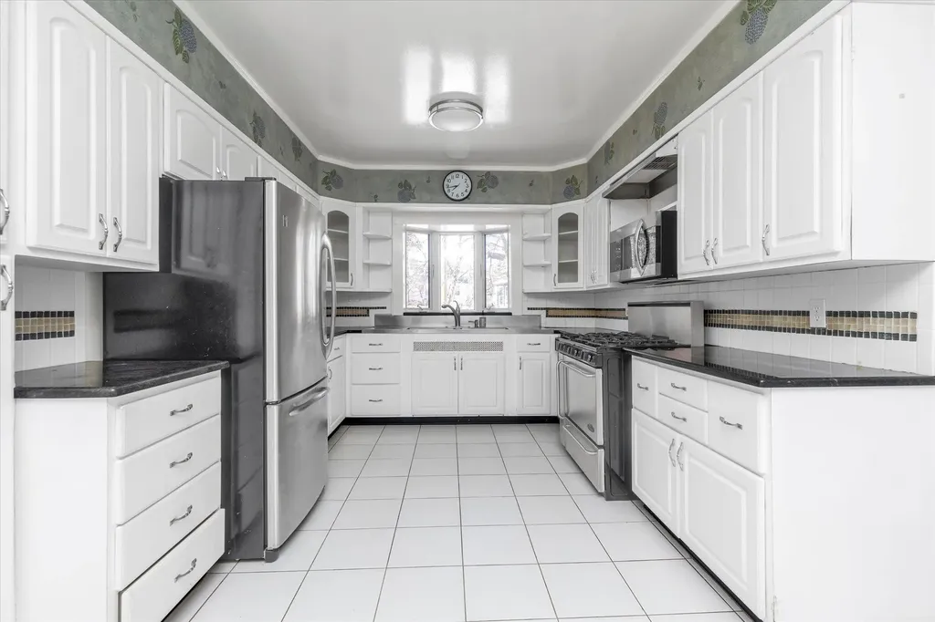57 Somerset Drive S Great Neck NY 11020